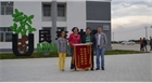 內(nèi)蒙古農(nóng)業(yè)大學實習生向我公司授予錦旗表示感謝